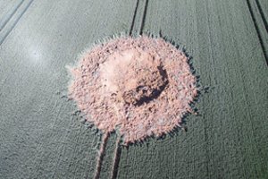 Gyventojus pažadino galingas sprogimas: javų laukus išdraskė driokstelėjusi sena bomba