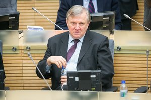 R. J. Dagys prakalbo apie kitaminčių valymą konservatorių partijoje: kaltino G. Landsbergį