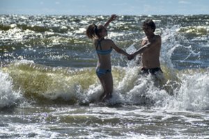 Apklausa: didesnė dalis tautiečių atostogas ruošiasi praleisti Lietuvoje