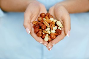 Dietologas patarė, kurie riešutai labiausiai tinka saugantiems širdį, kurie – lieknėjantiems