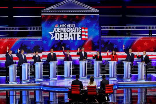 JAV įvyko pirmieji demokratų pretendentų į prezidento postą debatai