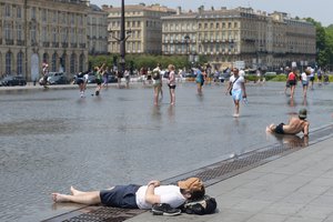 Europiečiai rengiasi svilinančio karščio bangai