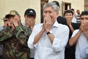 Kirgizijos parlamentas nubalsavo už eksprezidento neliečiamybės panaikinimą