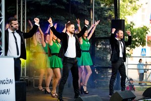 Grupės „Džentelmenai“ naujame vaizdo klipe – 3 skirtingos istorijos ir būrys gražuolių