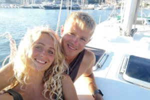 Nuotykių aistrai pasidavusi jaunų lietuvių pora įsikūrė iš koto verčiančiame būste