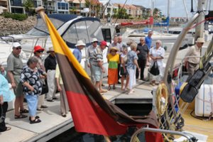 Po mėnesio Indijos vandenyne buriuotojai į krantą lipo skambant Kalėdų giesmėms