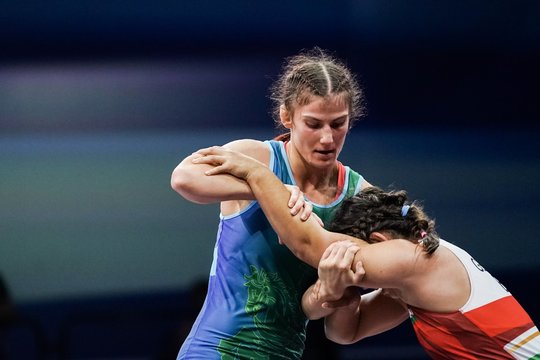 Imtynininkei D. Domikaitytei medalis išspūdo, nors nuo jos ir krito olimpinė vicečempionė