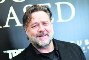 Russellas Crowe prisiminė, kap įkaušęs nusipirko dinozauro kaukolę