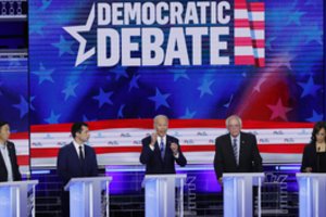 Per JAV demokratų pretendentų į prezidento postą debatus J. Bidenas sulaukė kritikos