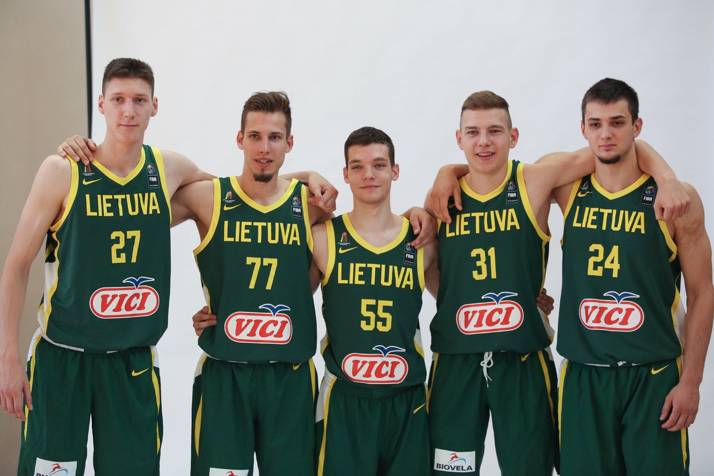Lietuvos devyniolikmečių rinktinė dalyvavo prieš pasaulio čempionatą surengtoje foto sesijoje<br> fiba.com nuotr