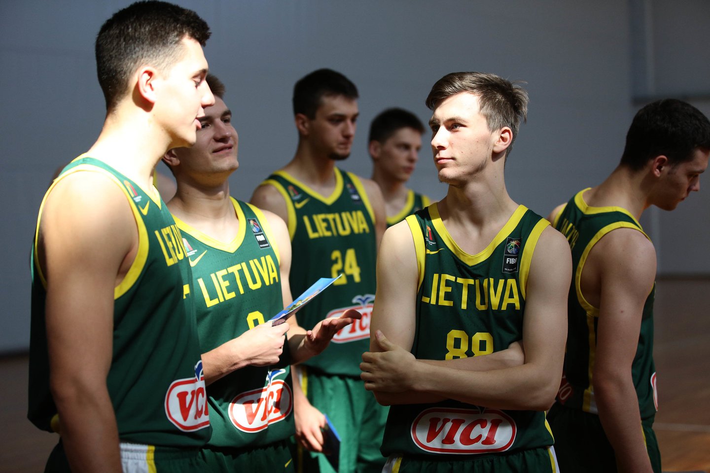 Lietuvos devyniolikmečių rinktinė dalyvavo prieš pasaulio čempionatą surengtoje foto sesijoje<br> fiba.com nuotr