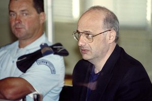 Prancūzijoje į laisvę išėjo beveik 30 metų už grotų praleidęs liūdnai pagarsėjęs žudikas