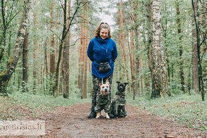 Vienas vilnietės šuo užsiima neįprastu sportu, kitam koją pakišo įgimta liga