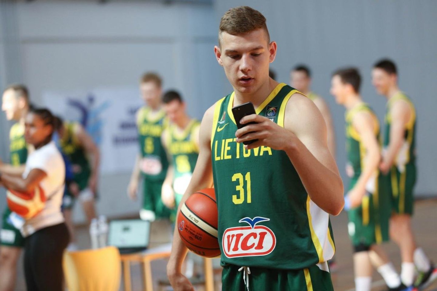  FIBA nuotr.<br>Lietuvos 19-mečių rinktinė prieš pasaulio čempionatą dalyvavo fotosesijoje.