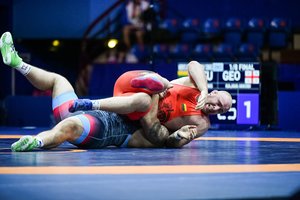 Graikų-romėnų imtynininkai suklupo, bet vakare tikisi laimingo bilieto