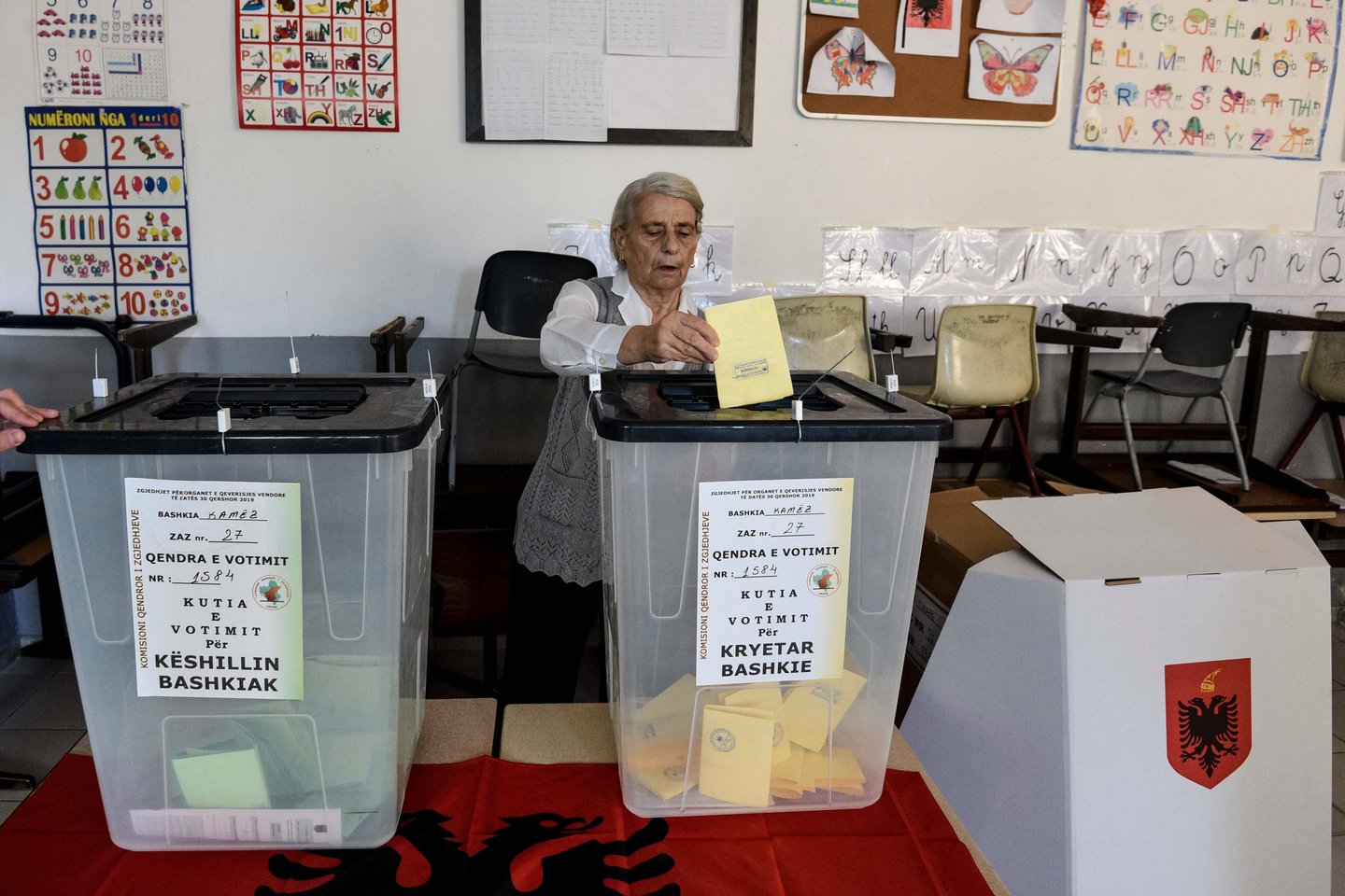 Socialistų vadovaujama vyriausybė siekia, kad rinkimai vyktų, o opozicija nori juos nutraukti. <br> AFP/Scanpix nuotr.