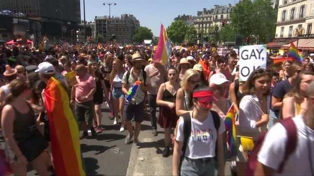 Įkaitusiose Paryžiaus gatvėse vyko kasmetinės homoseksualų eitynės