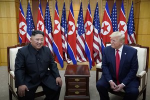 D. Trumpo ir Kim Jong Uno susitikimas: viešųjų ryšių triukas ar žingsnis į taiką?