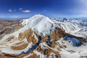 Elbruse rasti rūke pasiklydę užsieniečiai, vienas alpinistas žuvo