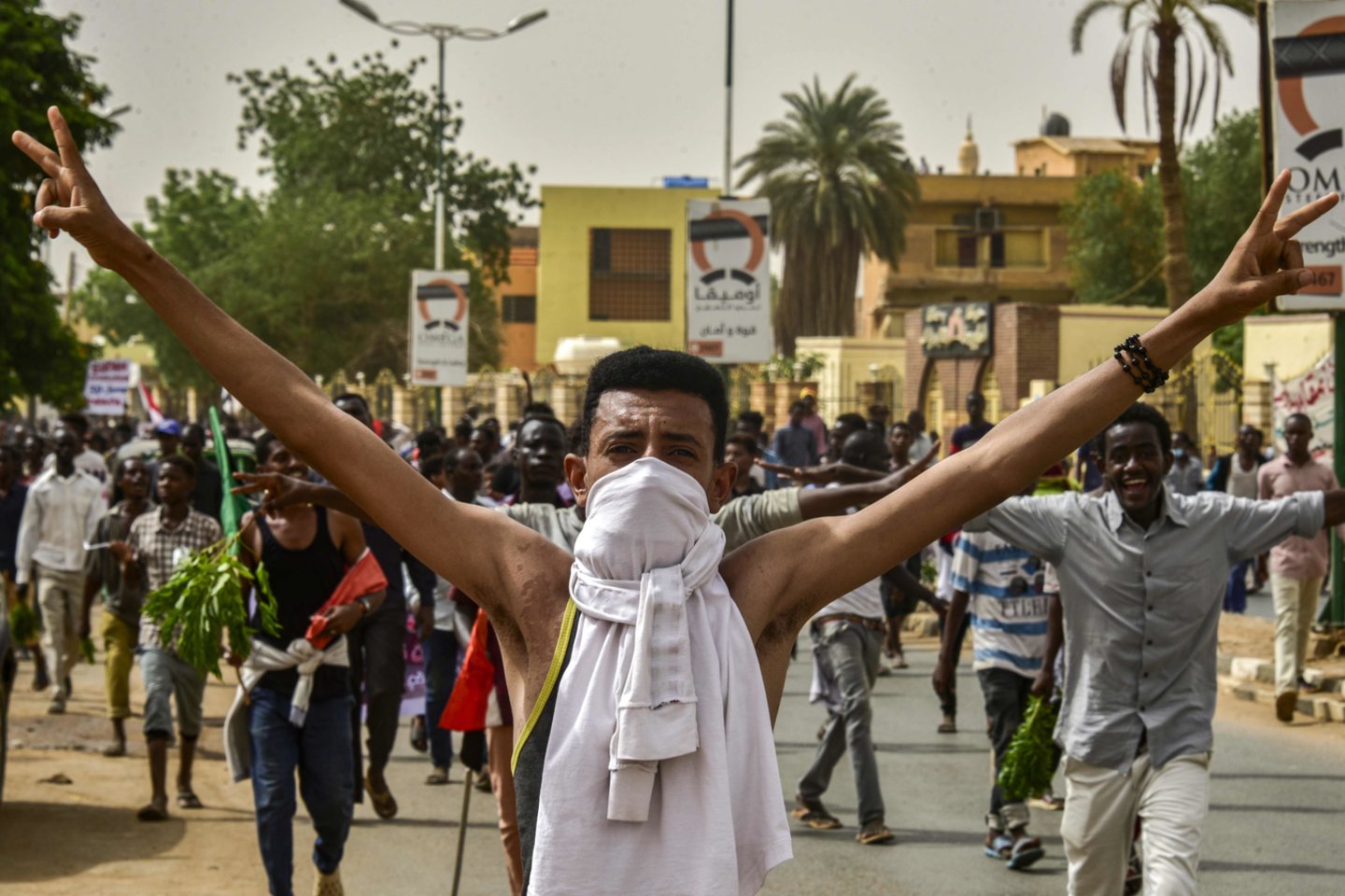 Šalia Sudano sostinės Chartumo esančiame Umdurmano mieste pirmadienį, kitą dieną po masinių protestų prieš šalį valdančius generolus, buvo rasti trys kruvini lavonai, pranešė naujienų agentūros AFP korespondentas. <br> AFP/Scanpix nuotr.