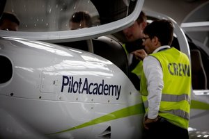 „airBaltic“ Lietuvoje ieško norinčių tapti pilotais