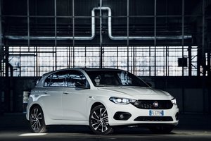 Lietuvos automobilių rinkoje – naujas rekordas, bet tikroji priežastis kelia juoką