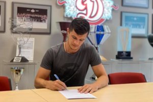 Ledo ritulininkas N. Ališauskas lieka Rygos „Dinamo“ komandoje