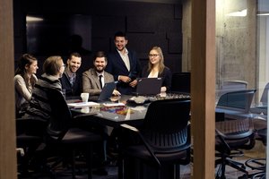 Darbas tarpkultūrinėje aplinkoje: lietuviai – individualistai, skandinavai – linkę pasikliauti kolegomis