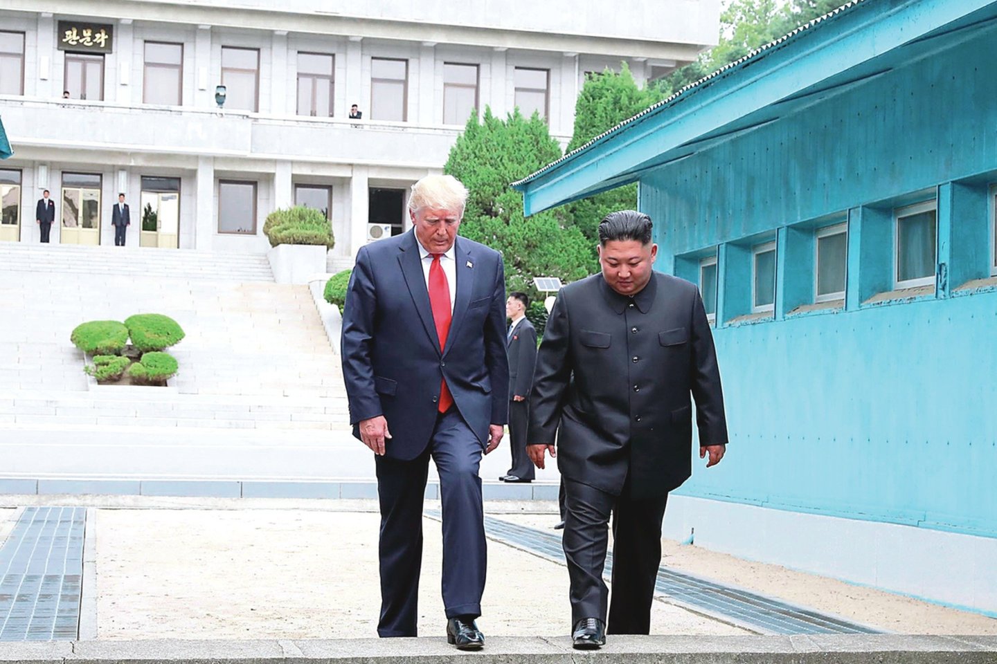 D.Trumpas įžengė į Šiaurės Korėją.