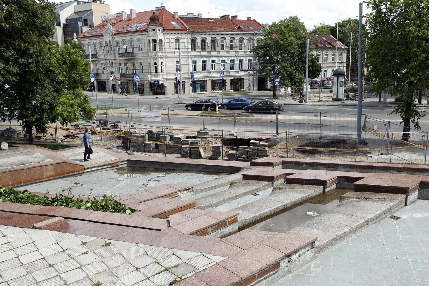 Operos fontane įrengtas naujas vamzdynas, elektros instaliacija, vandens baseino hidroizoliacijos, filtravimo, vandens lygio kontrolės sistemos. Visa tai užkirs kelią fontane veistis bakterijoms, todėl vaikai jame galės saugiai maudytis ar žaisti. Taip pat fontane įrengta povandeninė spalvota šviesų instaliacija.