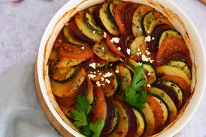 Graikiško stiliaus daržovių apkepas patiks net užkietėjusiems mėsėdžiams