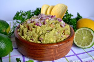 Greitai pagaminamas avokadų pagardas tiks prie bet kokio užkandžio