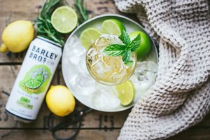 Lietuviai pirmieji Europoje ragauja gaivų miežių gėrimą