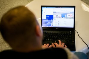 Bedarbis iš Kalvarijos feisbuke medžiojo vaikus: 10-metę išnaudojo pornografijai