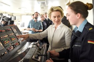 Kandidatė į EK vadovus: Vokietijos gynybos ministrė, „visada buvusi Lietuvos pusėje“