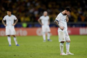 Neišsimiegojęs L. Messi su Argentina jau 26 metus be titulo: Brazilija pusfinalyje įveikė argentiniečius