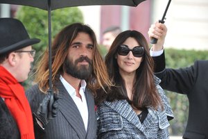 Monica Bellucci išsiskyrė su 18 metų jaunesniu mylimuoju: „Mes labai tikome vienas kitam“