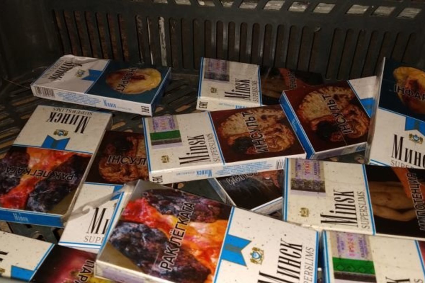 Šiaulių r. su dideliu cigarečių kroviniu sustabdytas vyras pareigūnams pasiūlė kyšį.