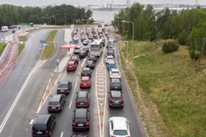 Neringos gyventojai reikalauja sugrąžinti pirmenybinę eilę prie kelto