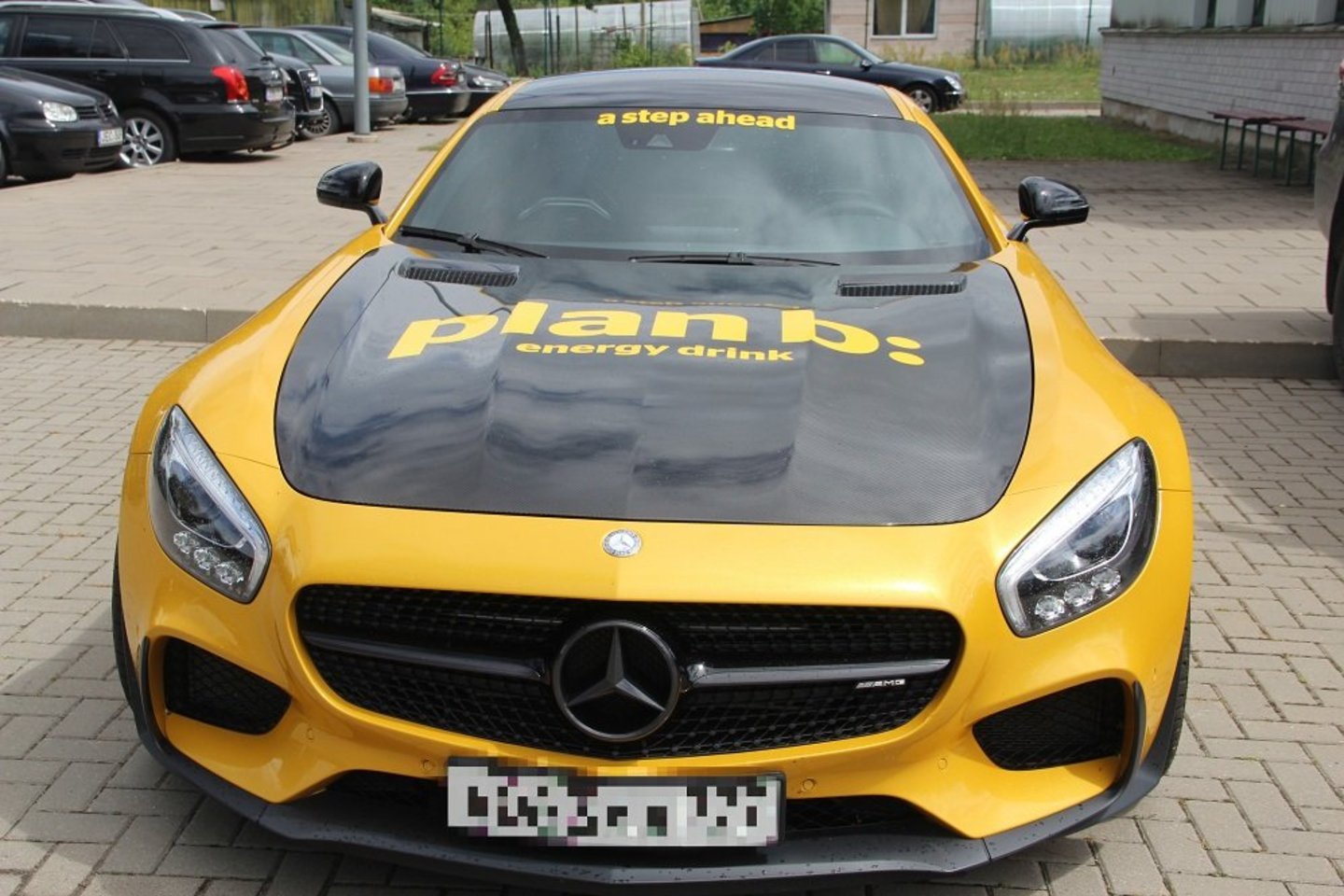 Pasieniečiai sulaikė Rusijoje pavogtą „Mercedes-Benz AMG GTS“ automobilį.<br>VSAT nuotr.