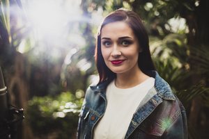Indrė Juodeikienė pristatė naują dainą: „Jaučiu, kad kalbėti apie meilę ir nuoširdumą – būtina“