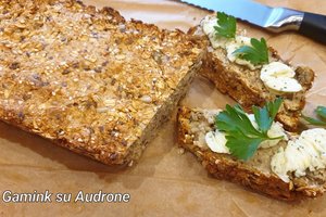 Avižinių dribsnių duonelė su sėklomis – receptas, keliaujantis per virtuves