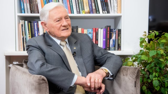 Laidoje „Lietuva tiesiogiai“ – prezidentas Valdas Adamkus