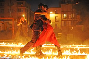 Klaipėdos senamiestį nušvies jubiliejinio gatvės teatrų festivalio „Šermukšnis“ ugnis