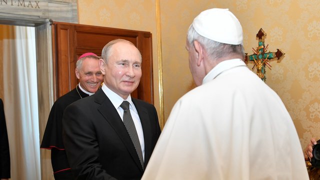 V. Putino ir popiežiaus susitikimas: blokuotas ryšys ir dideli nepatogumai