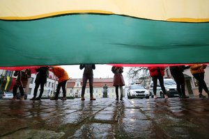 Šalies vadovai sveikina su Valstybės diena – ragina didžiuotis valstybe