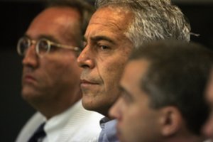 JAV dėl įtarimų prekyba žmonėmis suimtas milijonierius J. Epsteinas