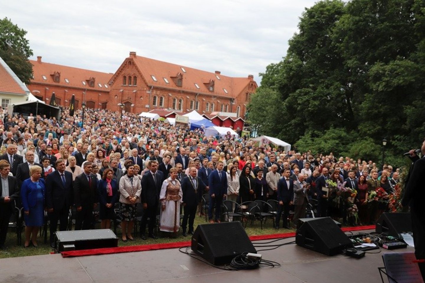  Valstybės dieną Raudondvaryje įvyko pakaunės kraštui daug nuveikusių žmonių pagerbimas.<br> Kauno rajono savivaldybės nuotr.