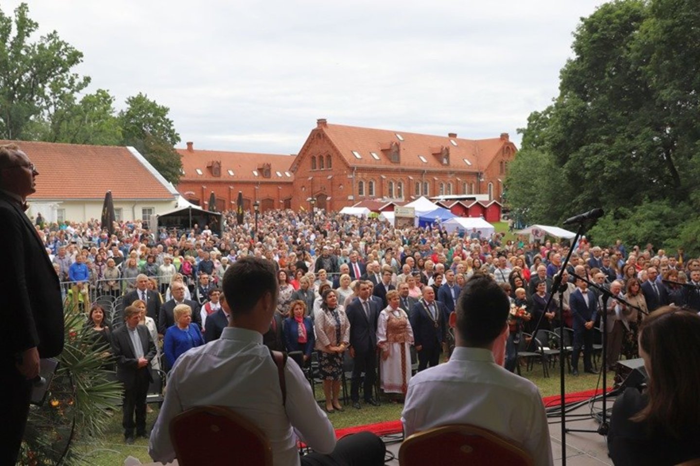  Valstybės dieną Raudondvaryje įvyko pakaunės kraštui daug nuveikusių žmonių pagerbimas.<br> Kauno rajono savivaldybės nuotr.