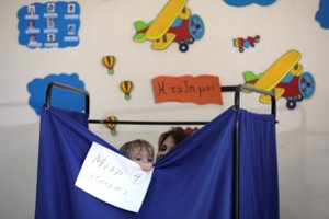 Graikijos parlamento rinkimuose laimi opozicija, rodo pirmieji rinkėjų apklausų duomenys